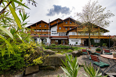 Hotel - Restaurant Berghof: Buitenaanzicht