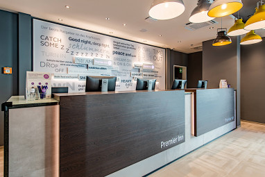 Premier Inn Stuttgart City Centre: Lobby