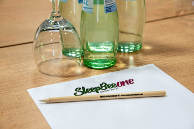 SleepBeeOne Airporthotel: 会議室