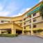 La Quinta Inn & Suites by Wyndham Miami Airport East